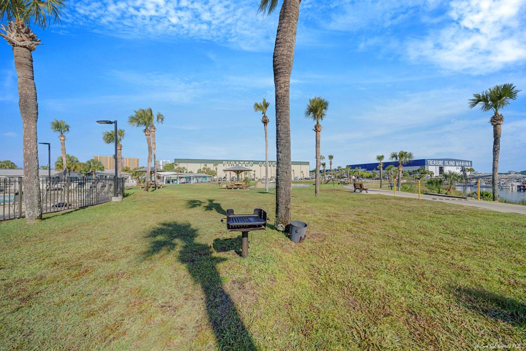 Venture Out Back Pavilion and Grills
Venture Out Rentals PCB